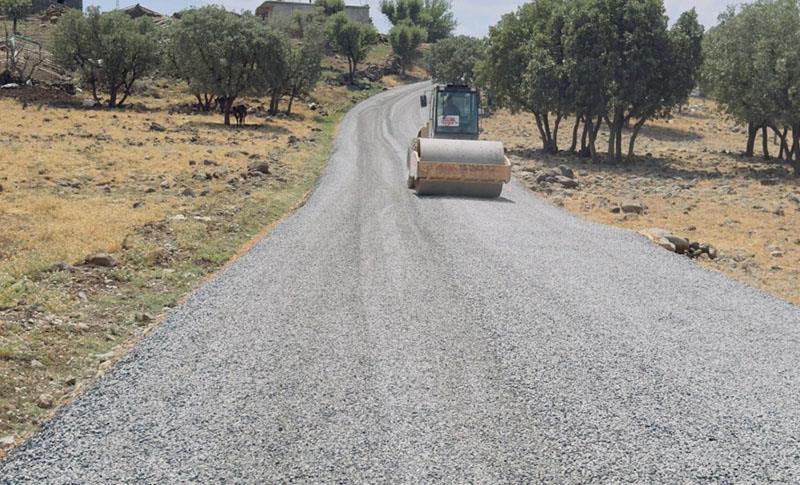 KIRSAL MAHALLELERDE YOL YAPIM ÇALIŞMALARI DEVAM EDİYOR