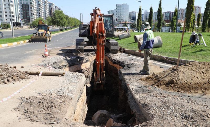 RİSK TAŞIYAN KÖPRÜLÜ KAVŞAKTAKİ ALTYAPI ÇALIŞMALARINDA SONA GELİNDİ